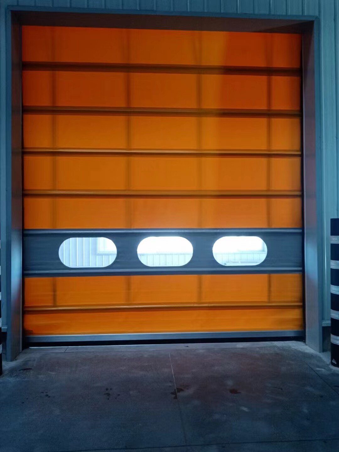 工(gōng)業(yè)廠(chǎng)房(fáng)快(kuài)速堆積門(mén)